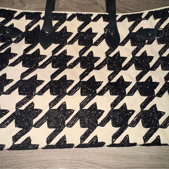 Women's Tiana New York Elegant Beaded Houndstooth Black Tote Bag - Picture 3 of 10